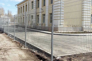 Фото оцинкованных заборов из 3Д сетки с установкой под ключ в Санкт-Петербурге и Ленинградской области