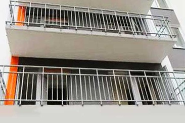 Сварное ограждение балкона многоквартирного дома  